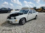 ✅ 2000 Volvo S70 • VIN: YV1LS61J9Y2668682 • Lot: 67891535. Wystawiony na Copart z przebiegiem 174 536 mil. Bezpłatny archiwum sprzedaży aukcyjnych z USA i szczegółowy raport historii pojazdu na DreamBid. Zdjęcie 13.