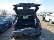 ✅ 2023 Jeep Cherokee Trailhawk • VIN: 1C4PJMBN3PD104741 • Lot: 41777882. Wystawiony na IAAI z przebiegiem 25 405 mil. Bezpłatny archiwum sprzedaży aukcyjnych z USA i szczegółowy raport historii pojazdu na DreamBid. Zdjęcie 16.