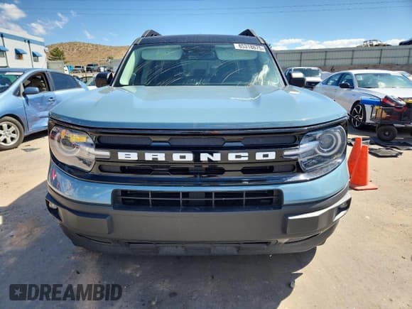 ✅ 2023 Ford Bronco Sport Outer Banks • VIN: 3FMCR9C65PRE29065 • Lot: 85318675. Wystawiony na Copart z przebiegiem 31 624 mil. Bezpłatny archiwum sprzedaży aukcyjnych z USA i szczegółowy raport historii pojazdu na DreamBid. Zdjęcie 5.