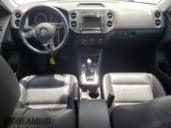 ✅ 2017 Volkswagen Tiguan Sport • VIN: WVGTV7AX8HK021175 • Lot: 66641515. Wystawiony na Copart z przebiegiem 130 436 mil. Bezpłatny archiwum sprzedaży aukcyjnych z USA i szczegółowy raport historii pojazdu na DreamBid. Zdjęcie 8.