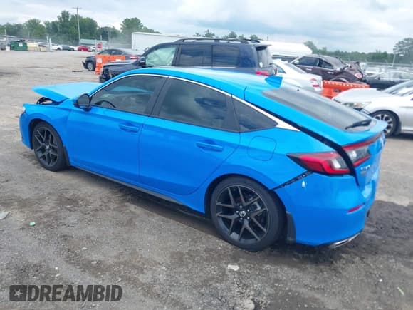 ✅ 2024 Honda Civic Sport Touring • VIN: 19XFL1G85RE019716 • Lot: 42748703. Wystawiony na IAAI z przebiegiem 5 879 mil. Bezpłatny archiwum sprzedaży aukcyjnych z USA i szczegółowy raport historii pojazdu na DreamBid. Zdjęcie 3.