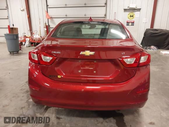 2018 Chevrolet Cruze LT z VIN 1G1BE5SM7J7234614, wystawiony jako IAAI lot #43415663 z przebiegiem 24 226 mil mil oraz . Historia ofert i sprzedaży dostępna na DreamBid. Obrazek 17.