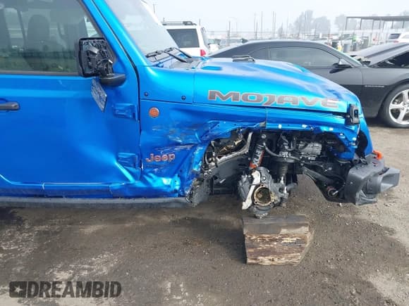 ✅ 2024 Jeep Gladiator Mojave X • VIN: 1C6JJTEG5RL121313 • Lot: 41013599. Listed on IAAI with 2,952 mi. Free auction sales archive from the USA and detailed vehicle history report at DreamBid. Image 20.