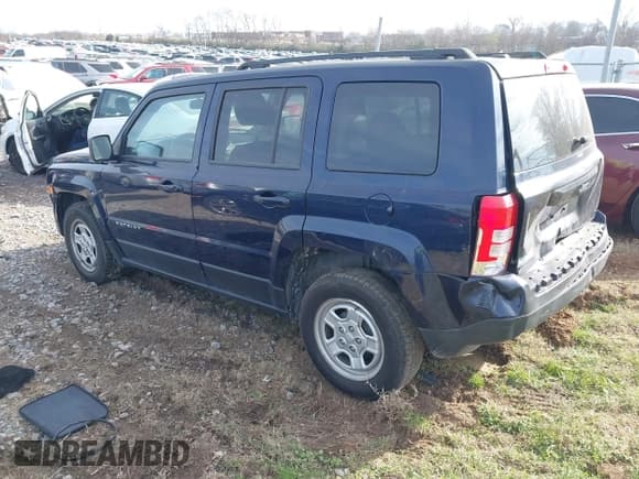 ✅ 2017 Jeep Patriot Sport • VIN: 1C4NJPBA5HD211846 • Lot: 43916657. Listed on IAAI with 51,915 mi. Free auction sales archive from the USA and detailed vehicle history report at DreamBid. Image 3.