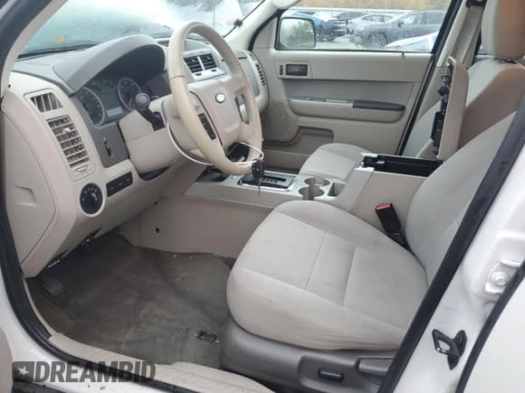 ✅ 2010 Ford Escape Hybrid • VIN: 1FMCU5K38AKC05671 • Lot: 91097215. Wystawiony na Copart z przebiegiem 182 029 mil. Bezpłatny archiwum sprzedaży aukcyjnych z USA i szczegółowy raport historii pojazdu na DreamBid. Zdjęcie 7.