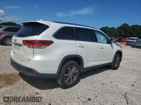 ✅ 2019 Toyota Highlander SE • VIN: 5TDKZRFH2KS562031 • Лот: 71677415. Опубликован ранее на Copart с пробегом 79 572 миль. Бесплатный доступ к архиву аукционных продаж из США и подробный отчёт об истории автомобиля на DreamBid. Изображение 3.