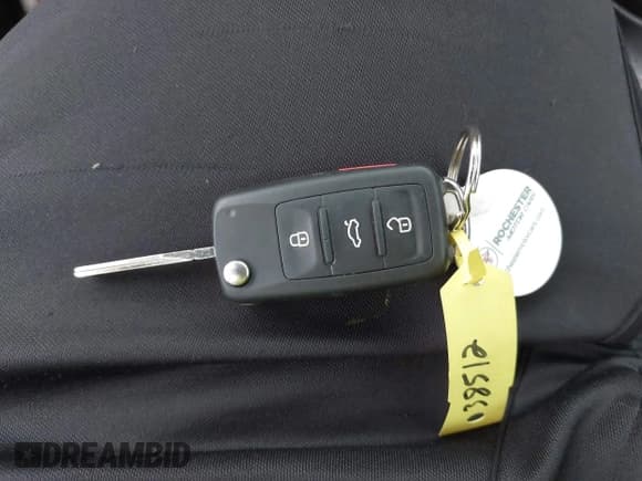 ✅ 2013 Volkswagen Beetle 2.5L • VIN: 3VWJP7AT6DM676776 • Lot: 42720796. Listed on IAAI with 115,087 mi. Free auction sales archive from the USA and detailed vehicle history report at DreamBid. Image 11.