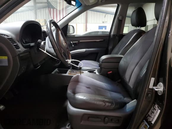 ✅ 2011 Hyundai Santa Fe SE • VIN: 5XYZHDAG8BG061824 • Lot: 77025964. Listed on Copart with 149,741 mi. Free auction sales archive from the USA and detailed vehicle history report at DreamBid. Image 7.