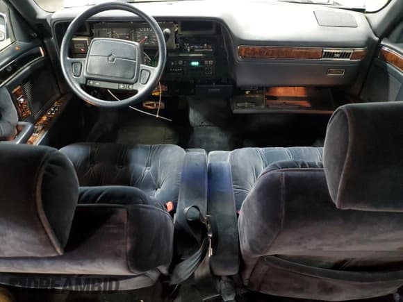 ✅ 1991 Chrysler New Yorker • VIN: 1C3XY66R1MD290977 • Lot: 83359124. Listed on Copart with 98,611 mi. Free auction sales archive from the USA and detailed vehicle history report at DreamBid. Image 8.