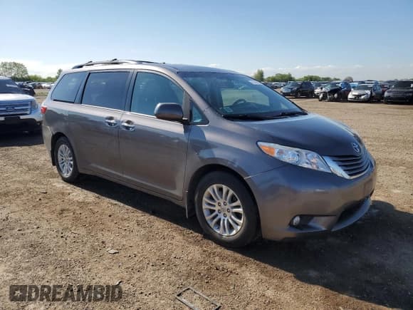 ✅ 2017 Toyota Sienna XLE Auto Access Seat • VIN: 5TDYZ3DC5HS781637 • Lot: 57648085. Listed on Copart with 94,675 mi. Free auction sales archive from the USA and detailed vehicle history report at DreamBid. Image 4.