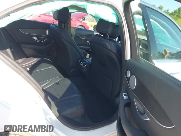 ✅ 2019 Mercedes-Benz C 300 • VIN: 55SWF8EB2KU314348 • Lot: 42563729. Wystawiony na IAAI z przebiegiem 72 369 mil. Bezpłatny archiwum sprzedaży aukcyjnych z USA i szczegółowy raport historii pojazdu na DreamBid. Zdjęcie 8.