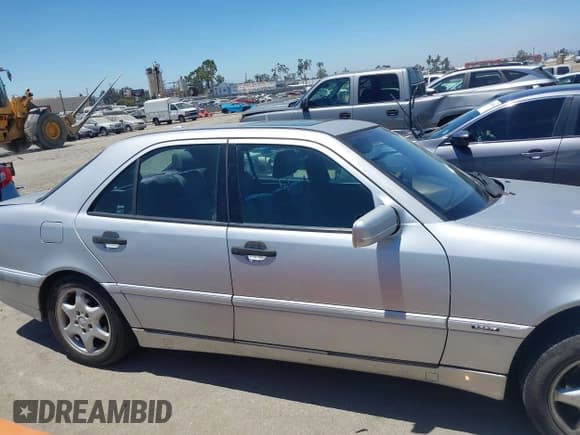 ✅ 2000 Mercedes-Benz C 230/260/280/320 • VIN: WDBHA29G6YA850179 • Лот: 42641333. Опубликован ранее на IAAI с пробегом Не указан. Бесплатный доступ к архиву аукционных продаж из США и подробный отчёт об истории автомобиля на DreamBid. Изображение 13.