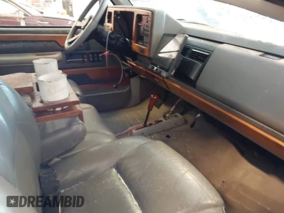 ✅ 1993 GMC Sierra 2500 • VIN: 1GDGK29N3PE523329 • Lot: 42681090. Wystawiony na IAAI z przebiegiem 189 865 mil. Bezpłatny archiwum sprzedaży aukcyjnych z USA i szczegółowy raport historii pojazdu na DreamBid. Zdjęcie 5.