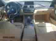 2016 BMW 3 Series z VIN WBA8E7C57GK415560, wystawiony jako Copart lot #60493425 z przebiegiem 37 702 mil mil oraz Szkoda całkowita • Salvage title. Historia ofert i sprzedaży dostępna na DreamBid. Obrazek 8.