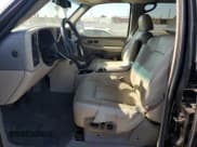 ✅ 2001 Chevrolet Suburban LS • VIN: 1GNEC16T21J305247 • Лот: 63616105. Опубликован ранее на Copart с пробегом 264 025 миль. Бесплатный доступ к архиву аукционных продаж из США и подробный отчёт об истории автомобиля на DreamBid. Изображение 7.