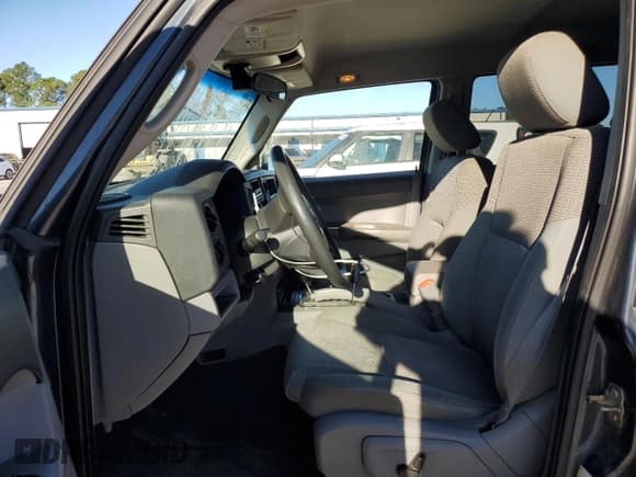 ✅ 2007 Jeep Commander Sport • VIN: 1J8HH48K47C547766 • Лот: 90495655. Опубликован ранее на Copart с пробегом 171 719 миль. Бесплатный доступ к архиву аукционных продаж из США и подробный отчёт об истории автомобиля на DreamBid. Изображение 7.