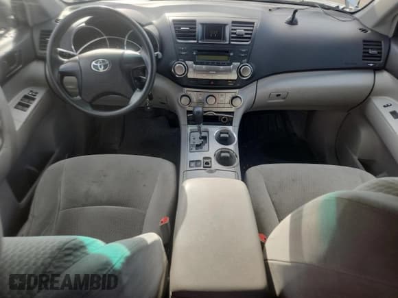 ✅ 2010 Toyota Highlander • VIN: 5TDBK3EH9AS006056 • Lot: 90733075. Wystawiony na Copart z przebiegiem 181 641 mil. Bezpłatny archiwum sprzedaży aukcyjnych z USA i szczegółowy raport historii pojazdu na DreamBid. Zdjęcie 8.