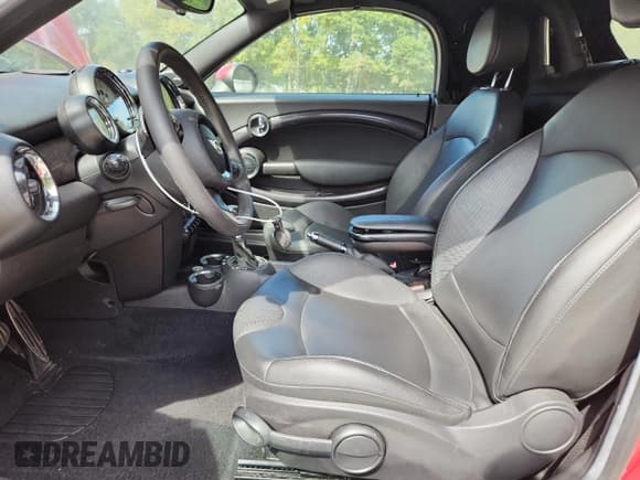 ✅ 2012 MINI Roadster S • VIN: WMWSY3C50CT144495 • Лот: 85184645. Опубликован ранее на Copart с пробегом 98 066 миль. Бесплатный доступ к архиву аукционных продаж из США и подробный отчёт об истории автомобиля на DreamBid. Изображение 7.