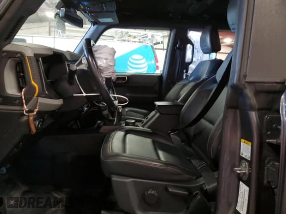 ✅ 2021 Ford Bronco • VIN: 1FMEE5DP2MLB06896 • Lot: 80565015. Wystawiony na Copart z przebiegiem 82 571 mil. Bezpłatny archiwum sprzedaży aukcyjnych z USA i szczegółowy raport historii pojazdu na DreamBid. Zdjęcie 7.