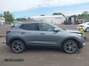 ✅ 2021 Buick Encore GX Essence • VIN: KL4MMGSL7MB038920 • Lot: 43193813. Wystawiony na IAAI z przebiegiem 64 593 mil. Bezpłatny archiwum sprzedaży aukcyjnych z USA i szczegółowy raport historii pojazdu na DreamBid. Zdjęcie 13.