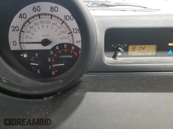 ✅ 2004 Scion xB • VIN: JTLKT334440131569 • Лот: 85730225. Опубликован ранее на Copart с пробегом 174 316 миль. Бесплатный доступ к архиву аукционных продаж из США и подробный отчёт об истории автомобиля на DreamBid. Изображение 9.