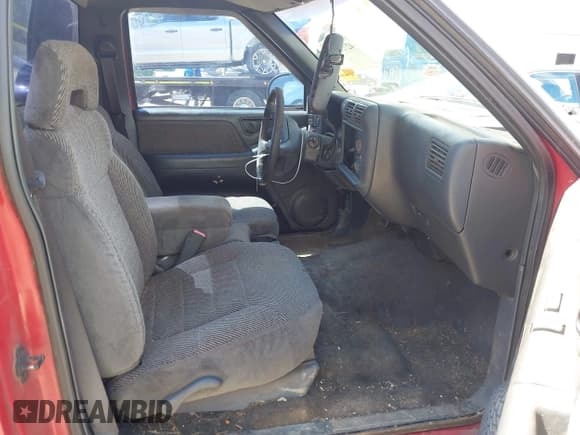 ✅ 1997 Chevrolet S-10 • VIN: 1GCCS14X9V8104693 • Лот: 42756874. Опубликован ранее на IAAI с пробегом 208 810 миль. Бесплатный доступ к архиву аукционных продаж из США и подробный отчёт об истории автомобиля на DreamBid. Изображение 5.