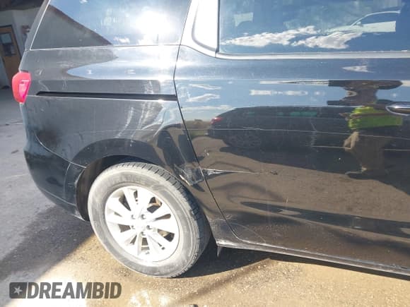 ✅ 2018 Kia Sedona LX • VIN: KNDMB5C10J6423849 • Лот: 42614045. Опубликован ранее на IAAI с пробегом 158 643 миль. Бесплатный доступ к архиву аукционных продаж из США и подробный отчёт об истории автомобиля на DreamBid. Изображение 18.