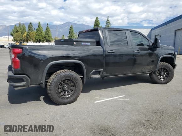 ✅ 2025 Chevrolet Silverado 2500HD Custom • VIN: 2GC4KME70S1200098 • Lot: 80285845. Wystawiony na Copart z przebiegiem 1 202 mil. Bezpłatny archiwum sprzedaży aukcyjnych z USA i szczegółowy raport historii pojazdu na DreamBid. Zdjęcie 3.