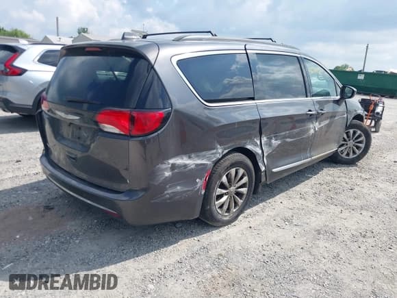 ✅ 2017 Chrysler Pacifica Touring L • VIN: 2C4RC1BG7HR613720 • Lot: 42704731. Wystawiony na IAAI z przebiegiem 134 011 mil. Bezpłatny archiwum sprzedaży aukcyjnych z USA i szczegółowy raport historii pojazdu na DreamBid. Zdjęcie 4.