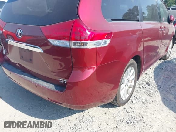 ✅ 2012 Toyota Sienna XLE • VIN: 5TDDK3DC7CS033189 • Lot: 42814115. Listed on IAAI with 260,566 mi. Free auction sales archive from the USA and detailed vehicle history report at DreamBid. Image 6.