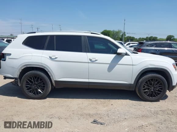 ✅ 2018 Volkswagen Atlas SE • VIN: 1V2CP2CA6JC595282 • Lot: 42227930. Listed on IAAI with 95,800 mi. Free auction sales archive from the USA and detailed vehicle history report at DreamBid. Image 14.