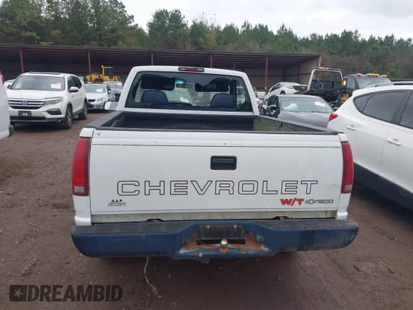 1995 Chevrolet Silverado 1500 z VIN 1GCEC14Z1SZ149169, wystawiony jako IAAI lot #43489391 z przebiegiem 196 119 mil mil oraz . Historia ofert i sprzedaży dostępna na DreamBid. Obrazek 6.