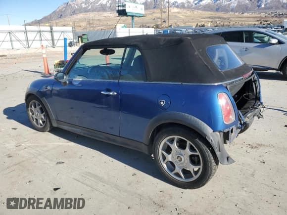 ✅ 2007 MINI Convertible S • VIN: WMWRH33547TL94410 • Лот: 89339055. Опубликован ранее на Copart с пробегом 124 433 миль. Бесплатный доступ к архиву аукционных продаж из США и подробный отчёт об истории автомобиля на DreamBid. Изображение 2.