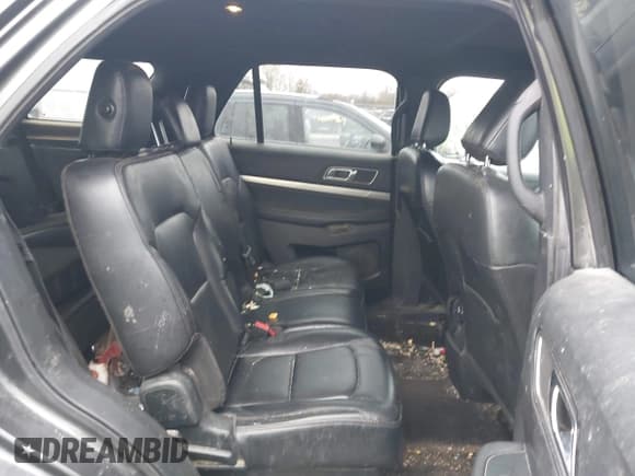 ✅ 2019 Ford Explorer XLT • VIN: 1FM5K8D85KGB05606 • Lot: 43563071. Listed on IAAI with 121,596 mi. Free auction sales archive from the USA and detailed vehicle history report at DreamBid. Image 8.