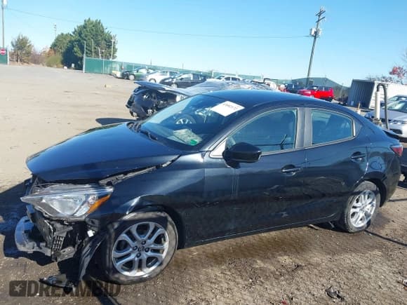 ✅ 2016 Scion iA • VIN: 3MYDLBZV8GY133061 • Lot: 43682172. Wystawiony na IAAI z przebiegiem 110 906 mil. Bezpłatny archiwum sprzedaży aukcyjnych z USA i szczegółowy raport historii pojazdu na DreamBid. Zdjęcie 15.