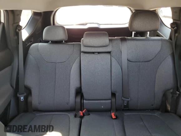 ✅ 2019 Hyundai Santa Fe SE • VIN: 5NMS2CAD0KH015641 • Lot: 71820604. Wystawiony na Copart z przebiegiem 69 537 mil. Bezpłatny archiwum sprzedaży aukcyjnych z USA i szczegółowy raport historii pojazdu na DreamBid. Zdjęcie 10.