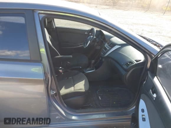 ✅ 2014 Hyundai Accent GS • VIN: KMHCT5AE0EU151671 • Lot: 43552888. Wystawiony na IAAI z przebiegiem 172 186 mil. Bezpłatny archiwum sprzedaży aukcyjnych z USA i szczegółowy raport historii pojazdu na DreamBid. Zdjęcie 5.