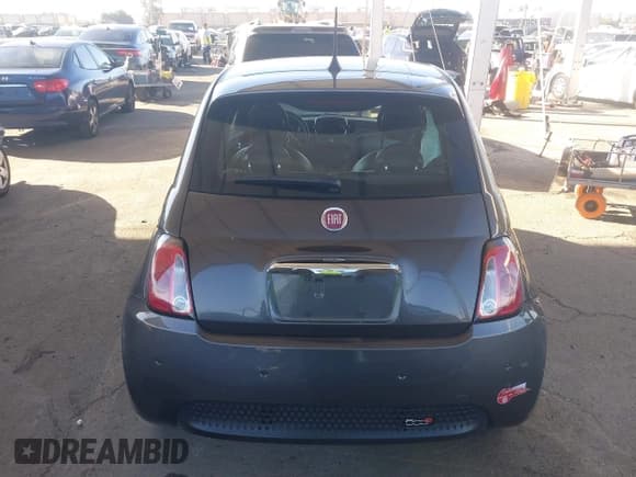 ✅ 2018 FIAT 500e • VIN: 3C3CFFGE7JT377434 • Лот: 41670411. Опубликован ранее на IAAI с пробегом 30 593 миль. Бесплатный доступ к архиву аукционных продаж из США и подробный отчёт об истории автомобиля на DreamBid. Изображение 16.