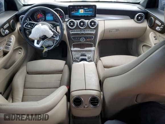 ✅ 2019 Mercedes-Benz C 300 • VIN: WDDWK8DB6KF827909 • Lot: 51114875. Wystawiony na Copart z przebiegiem 55 903 mil. Bezpłatny archiwum sprzedaży aukcyjnych z USA i szczegółowy raport historii pojazdu na DreamBid. Zdjęcie 8.