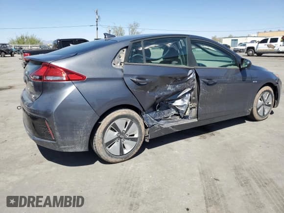 ✅ 2018 Hyundai Ioniq Blue • VIN: KMHC65LCXJU065474 • Lot: 71411294. Wystawiony na Copart z przebiegiem 62 366 mil. Bezpłatny archiwum sprzedaży aukcyjnych z USA i szczegółowy raport historii pojazdu na DreamBid. Zdjęcie 3.