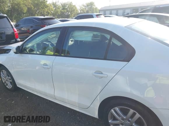✅ 2018 Volkswagen Jetta S • VIN: 3VW2B7AJ1JM254511 • Lot: 42791271. Listed on IAAI with 98,904 mi. Free auction sales archive from the USA and detailed vehicle history report at DreamBid. Image 15.
