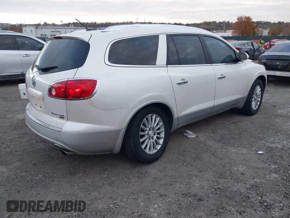 ✅ 2011 Buick Enclave CXL-1 • VIN: 5GAKVBED0BJ204474 • Lot: 43561124. Wystawiony na IAAI z przebiegiem 162 581 mil. Bezpłatny archiwum sprzedaży aukcyjnych z USA i szczegółowy raport historii pojazdu na DreamBid. Zdjęcie 4.
