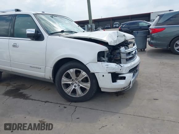 ✅ 2015 Ford Expedition Platinum • VIN: 1FMJU1LT8FEF18854 • Lot: 42127115. Wystawiony na IAAI z przebiegiem 178 647 mil. Bezpłatny archiwum sprzedaży aukcyjnych z USA i szczegółowy raport historii pojazdu na DreamBid. Zdjęcie 17.