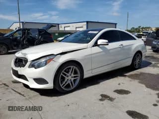 ✅ 2014 Mercedes-Benz E 350 • VIN: WDDKJ8JB6EF286452 • Lot: 63863615. Wystawiony na Copart z przebiegiem 95 675 mil. Bezpłatny archiwum sprzedaży aukcyjnych z USA i szczegółowy raport historii pojazdu na DreamBid. Zdjęcie 1.