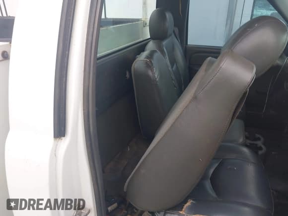 ✅ 2007 Chevrolet Silverado 2500HD Work Truck • VIN: 1GBHC24U97E116012 • Lot: 42885122. Wystawiony na IAAI z przebiegiem 189 444 mil. Bezpłatny archiwum sprzedaży aukcyjnych z USA i szczegółowy raport historii pojazdu na DreamBid. Zdjęcie 8.