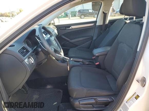 ✅ 2015 Volkswagen Passat S • VIN: 1VWAT7A35FC106932 • Лот: 87045115. Опубликован ранее на Copart с пробегом 123 430 миль. Бесплатный доступ к архиву аукционных продаж из США и подробный отчёт об истории автомобиля на DreamBid. Изображение 7.