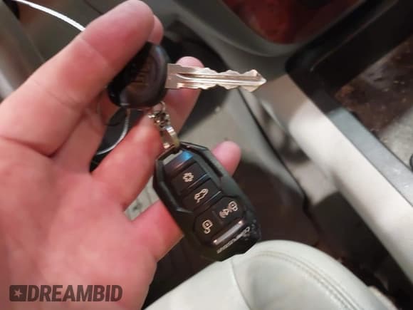 ✅ 2009 Chevrolet Suburban 1LT • VIN: 1GNFK26319R272557 • Lot: 42138238. Wystawiony na IAAI z przebiegiem 223 599 mil. Bezpłatny archiwum sprzedaży aukcyjnych z USA i szczegółowy raport historii pojazdu na DreamBid. Zdjęcie 11.