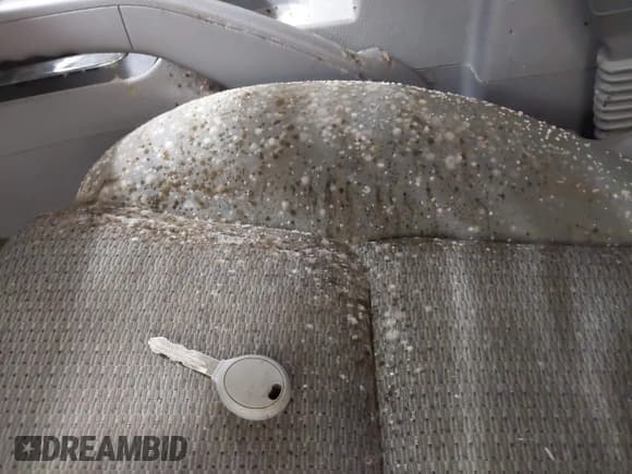 ✅ 2006 Jeep Commander • VIN: 1J8HG48K66C124642 • Lot: 42734702. Wystawiony na IAAI z przebiegiem 207 366 mil. Bezpłatny archiwum sprzedaży aukcyjnych z USA i szczegółowy raport historii pojazdu na DreamBid. Zdjęcie 11.