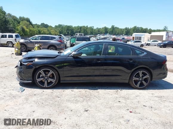✅ 2025 Honda Accord Sport • VIN: 1HGCY2F57SA016487 • Lot: 43086084. Listed on IAAI with 13,453 mi. Free auction sales archive from the USA and detailed vehicle history report at DreamBid. Image 14.