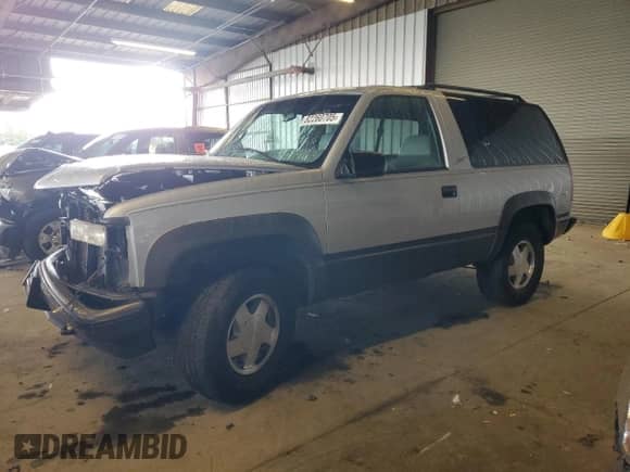 1996 Chevrolet Tahoe с VIN 3GNEK18R8TG153886, выставлен на аукционе Copart как лот 82260705 с пробегом 126 142 миль миль и Списание • Salvage title. История ставок и продаж доступна на DreamBid. Изображение 1.